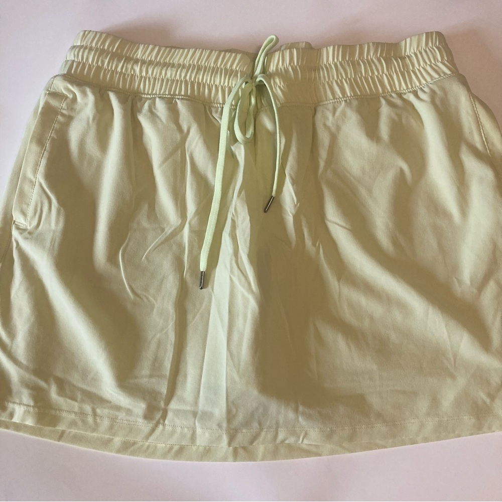 Tek Gear Light Yellow Activewear Skorts Women’s Large